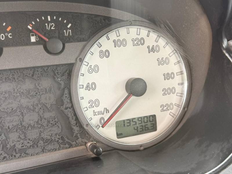 VOLKSWAGEN - SAVEIRO - 2005/2005 - Branca - R$ 27.900,00