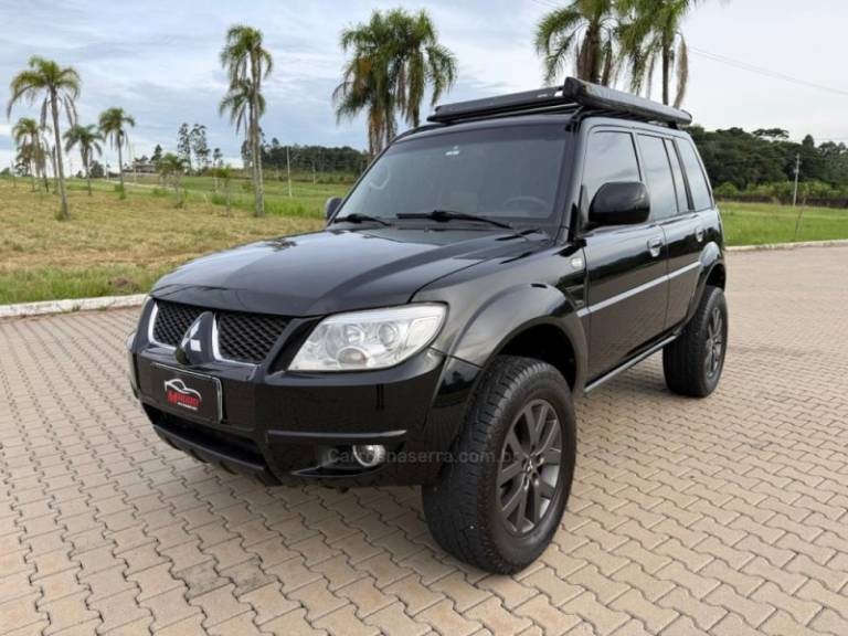MITSUBISHI - PAJERO TR4 - 2011/2012 - Preta - R$ 69.900,00