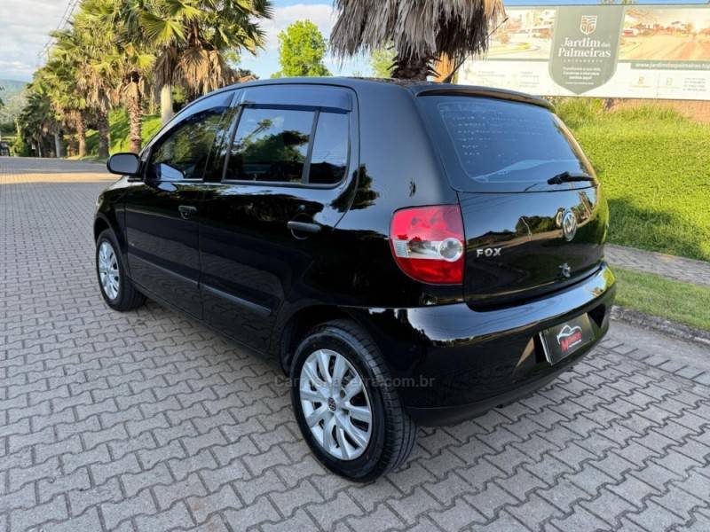 VOLKSWAGEN - FOX - 2007/2008 - Preta - R$ 31.900,00