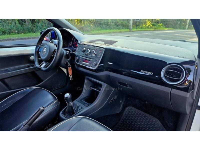 VOLKSWAGEN - UP - 2016/2017 - Branca - R$ 49.000,00