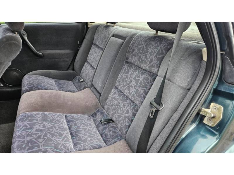 CHEVROLET - VECTRA - 1996/1997 - Verde - R$ 17.900,00