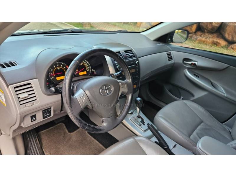 TOYOTA - COROLLA - 2010/2011 - Preta - R$ 50.000,00