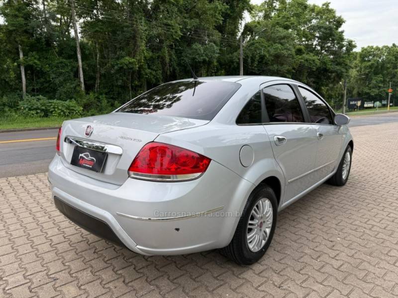 FIAT - LINEA - 2011/2012 - Prata - R$ 32.900,00