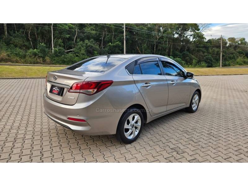 HYUNDAI - HB20S - 2016/2017 - Prata - R$ 69.900,00