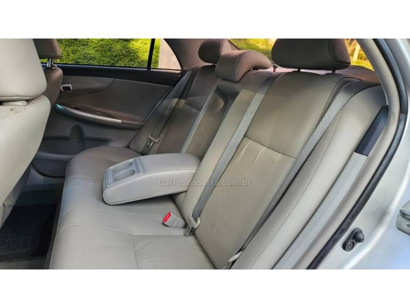 TOYOTA - COROLLA - 2012/2013 - Prata - R$ 70.500,00