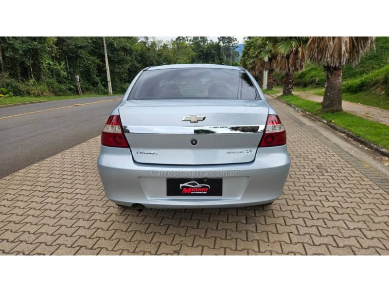 CHEVROLET - PRISMA - 2011/2012 - Prata - R$ 27.900,00