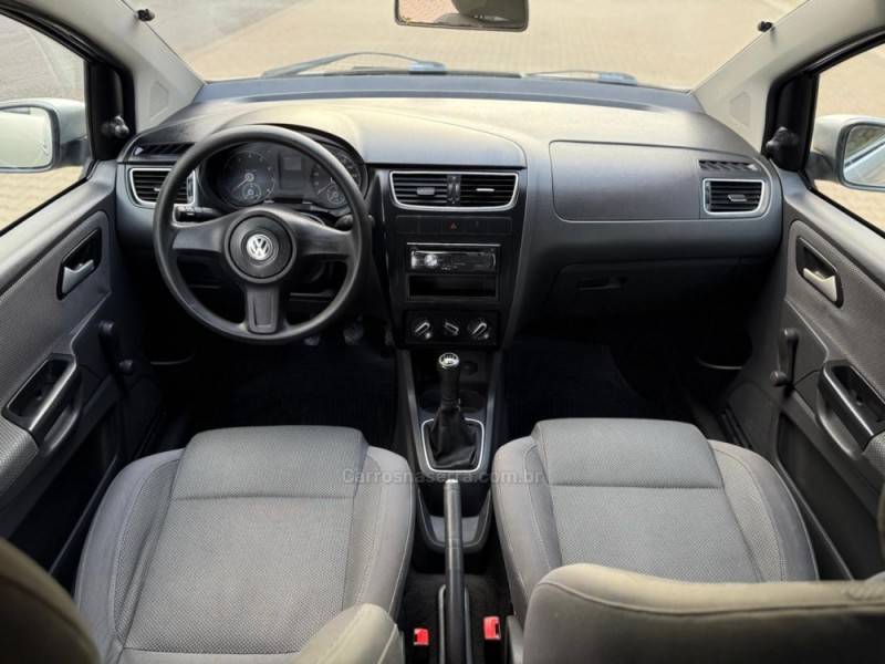 VOLKSWAGEN - FOX - 2010/2011 - Prata - R$ 25.900,00