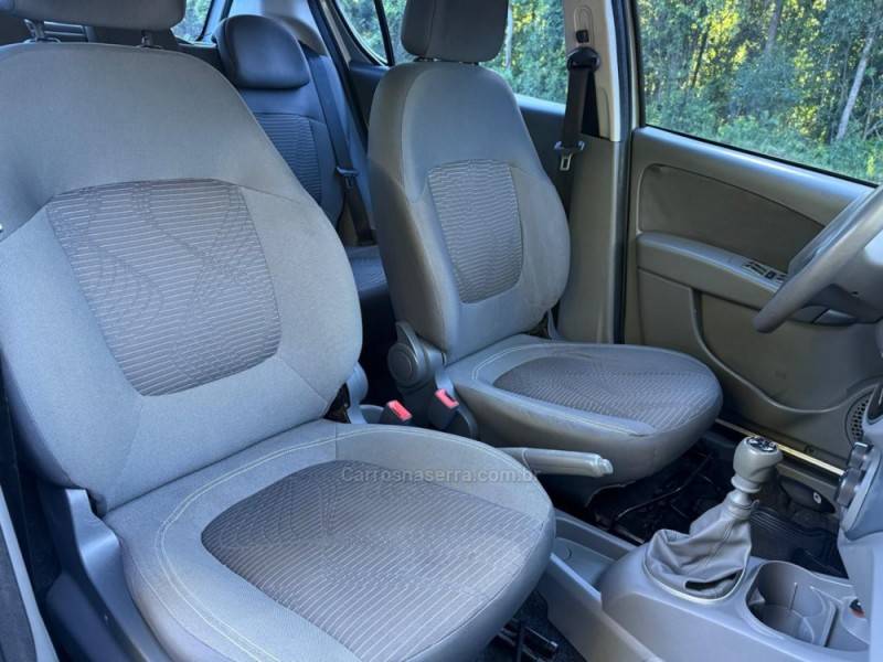 FIAT - PALIO - 2012/2013 - Prata - R$ 39.900,00