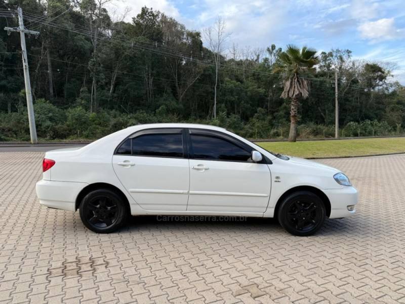 TOYOTA - COROLLA - 2005/2006 - Branca - R$ 38.900,00