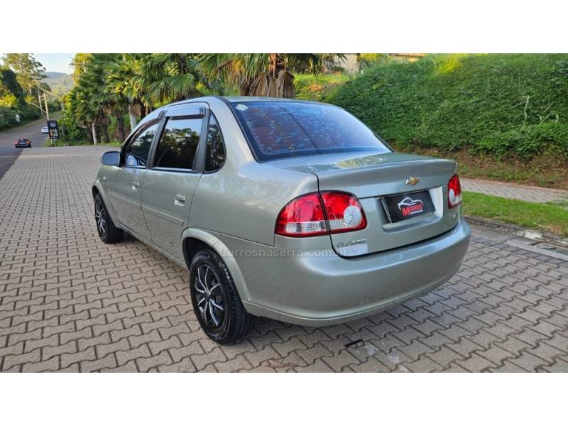 CHEVROLET - CLASSIC - 2010/2011 - Bege - R$ 25.900,00