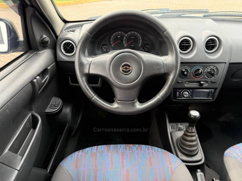 CHEVROLET - CELTA - 2010/2011 - Prata - R$ 28.900,00