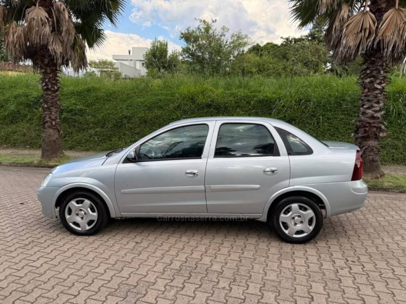 CHEVROLET - CORSA - 2009/2009 - Prata - R$ 28.900,00