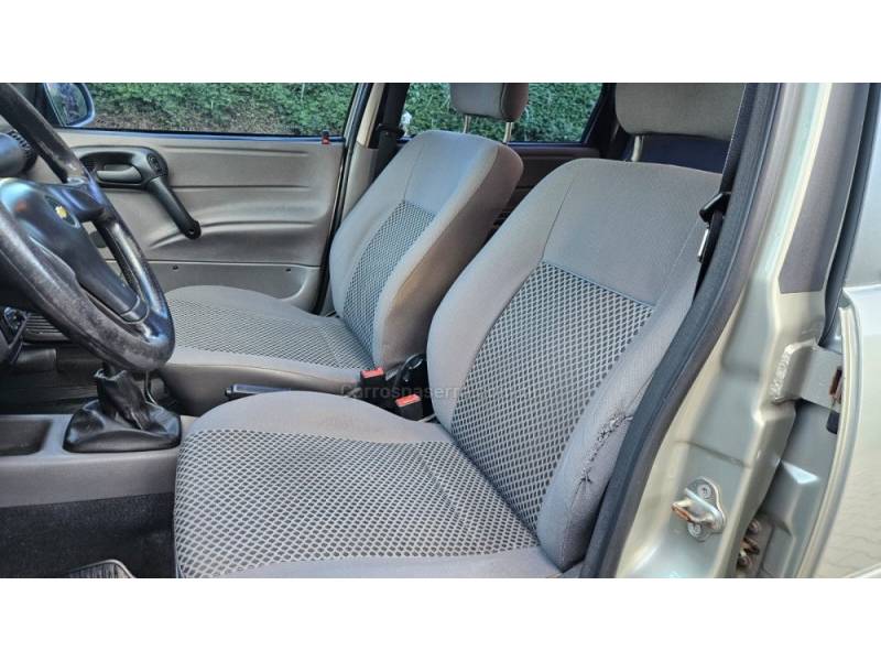 CHEVROLET - CLASSIC - 2010/2011 - Bege - R$ 25.900,00