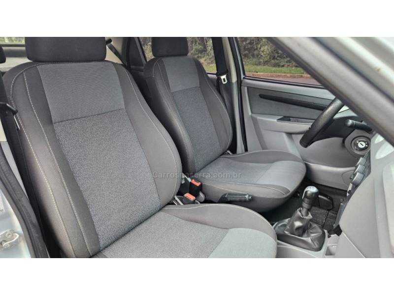 CHEVROLET - PRISMA - 2011/2012 - Prata - R$ 27.900,00