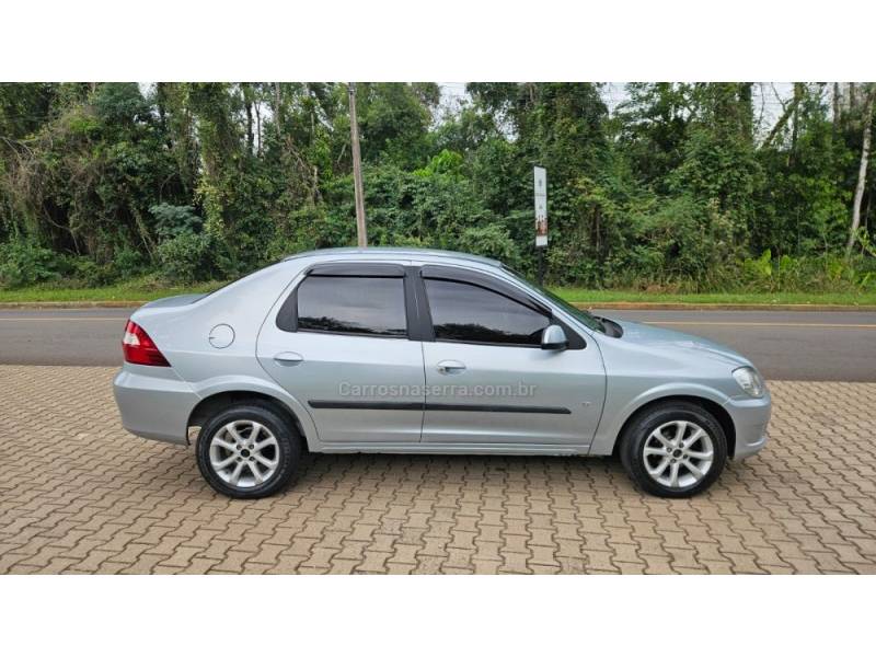 CHEVROLET - PRISMA - 2011/2012 - Prata - R$ 27.900,00