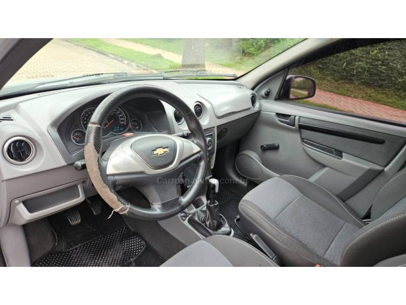 CHEVROLET - PRISMA - 2011/2012 - Prata - R$ 27.900,00