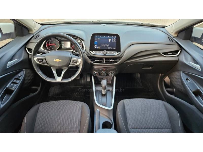 CHEVROLET - ONIX - 2023/2024 - Branca - R$ 95.900,00