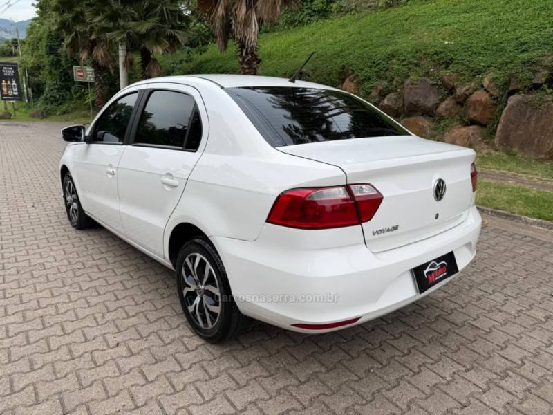 VOLKSWAGEN - VOYAGE - 2020/2021 - Branca - R$ 53.900,00