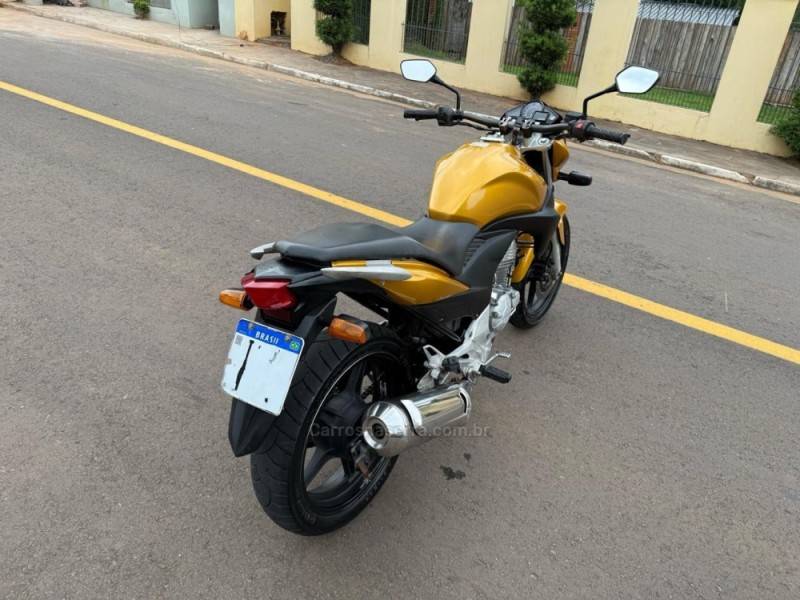 HONDA - CB 300R - 2009/2010 - Dourada - R$ 11.900,00