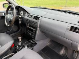 VOLKSWAGEN - SAVEIRO - 2005/2005 - Branca - R$ 27.900,00