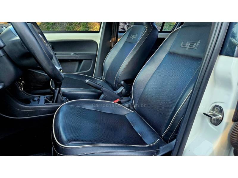 VOLKSWAGEN - UP - 2016/2017 - Branca - R$ 49.000,00