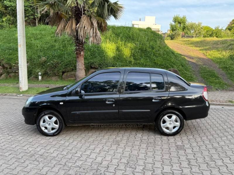 RENAULT - CLIO - 2007/2008 - Preta - R$ 21.900,00