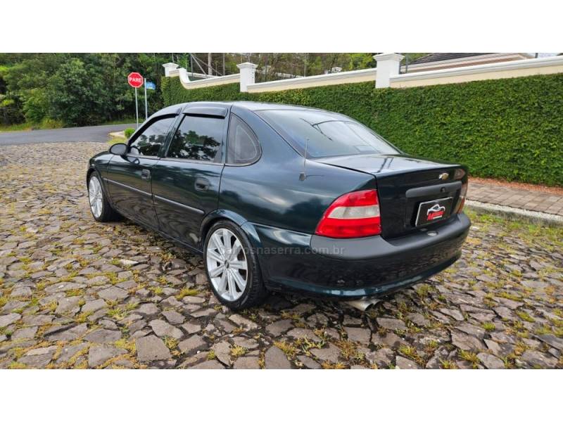 CHEVROLET - VECTRA - 1996/1997 - Verde - R$ 17.900,00