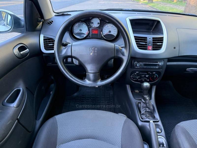 PEUGEOT - 207 - 2011/2012 - Prata - R$ 21.900,00