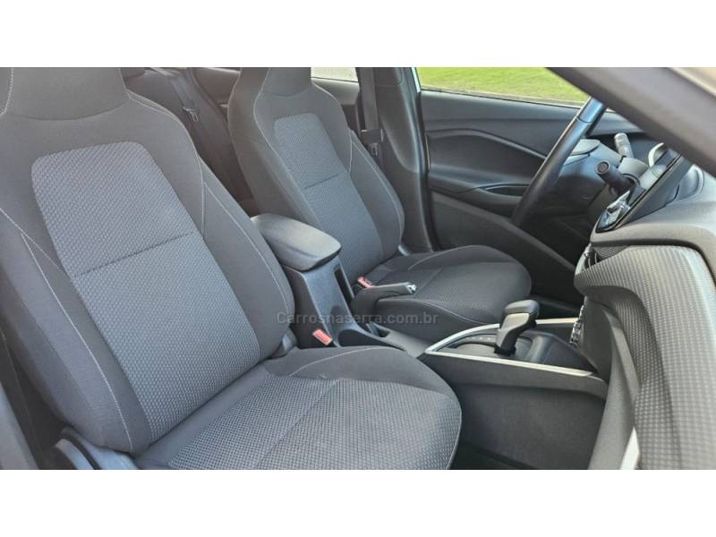 CHEVROLET - ONIX - 2023/2024 - Branca - R$ 95.900,00